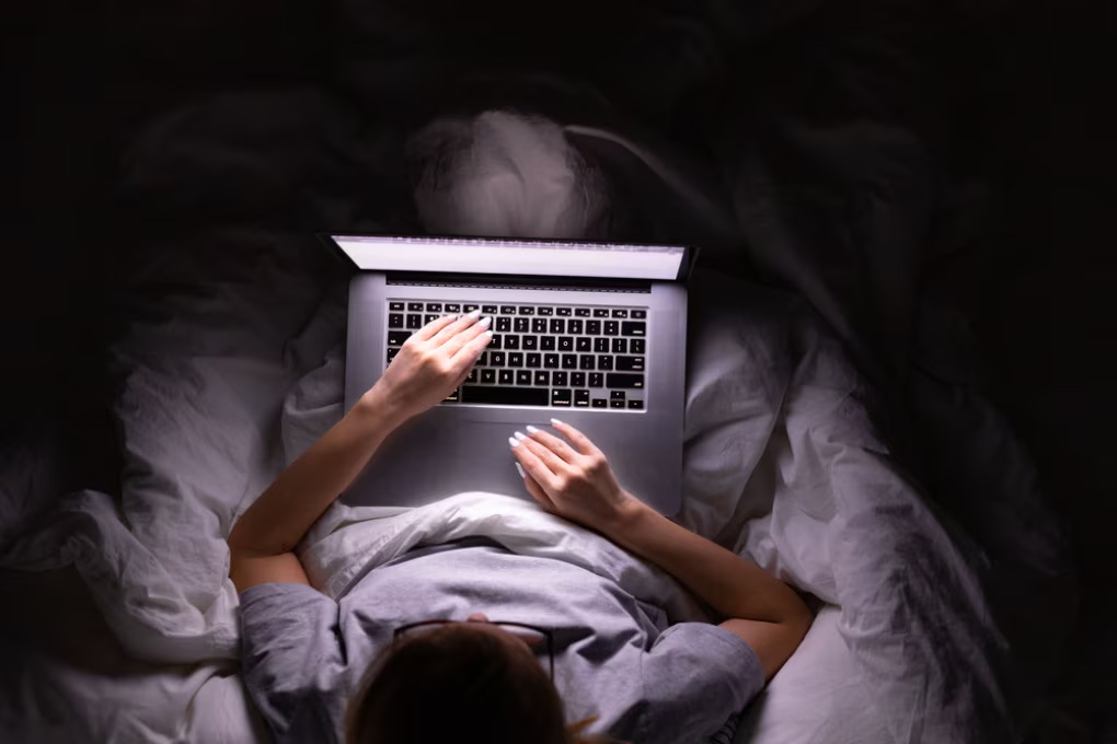 Pourquoi tu repousses ton heure de coucher (et comment t’en libérer)